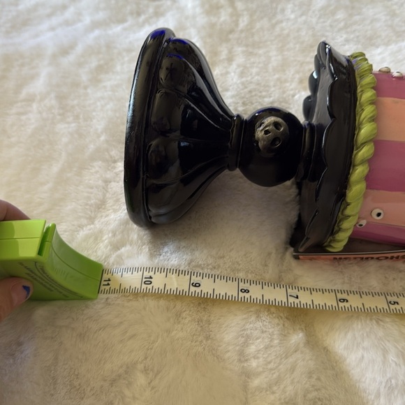 NEW Ghoulish Halloween Cake - Picture 5 of 5